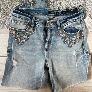 Super cute miss me skinny jeans